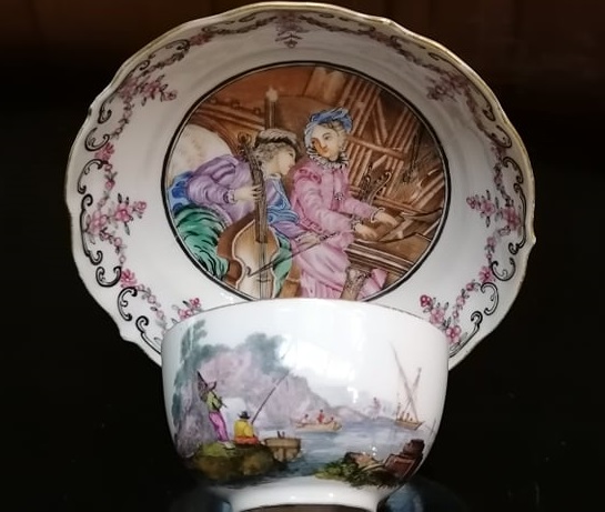 Dueto e Enamorados - Chávena e Pires - Porcelana de Meissen Século XIX
